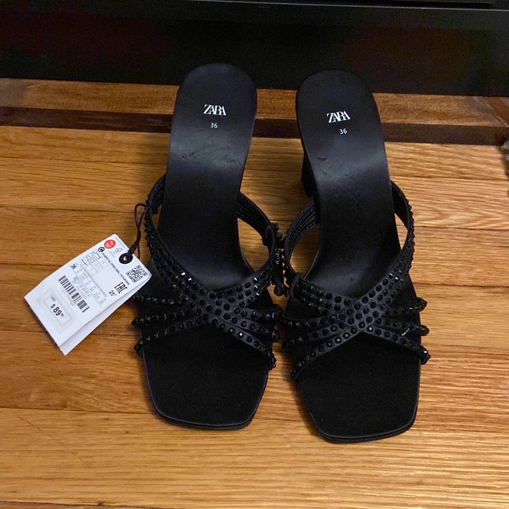BRAND NEW NEVER WORN BEFORE Zara Slide Heeled Sandals